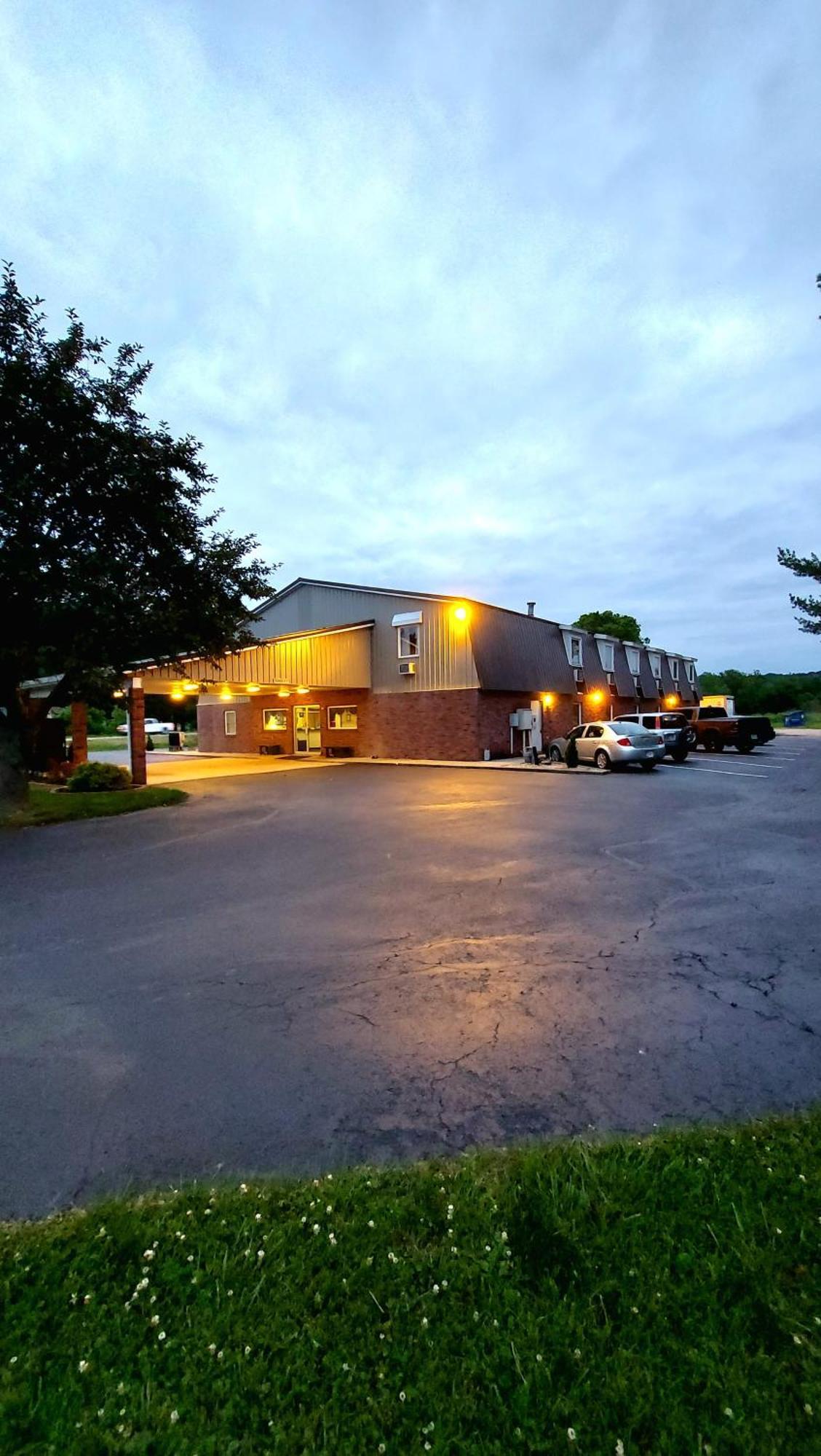 Patriot Inn Spencer Bagian luar foto