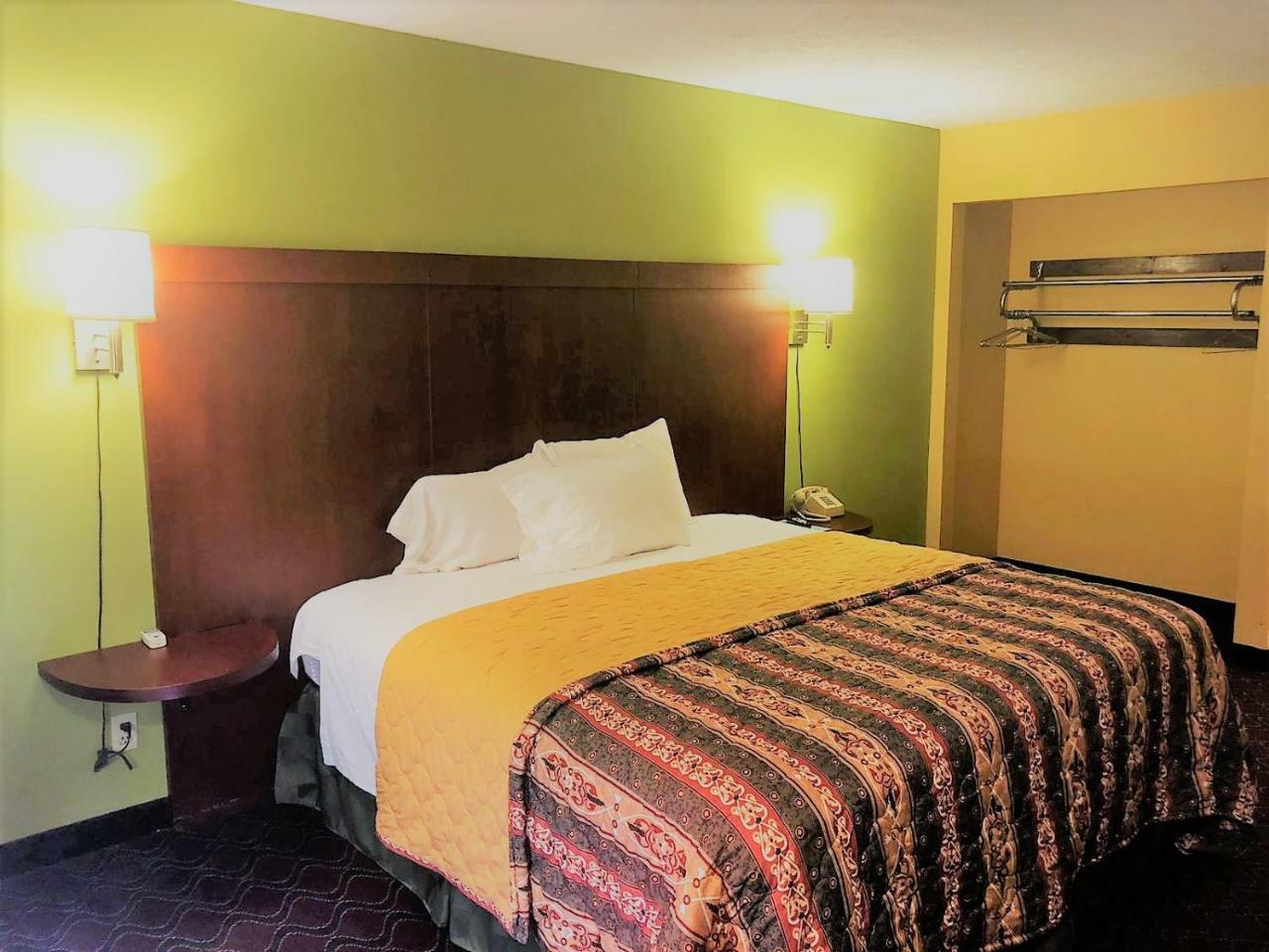 Patriot Inn Spencer Bagian luar foto