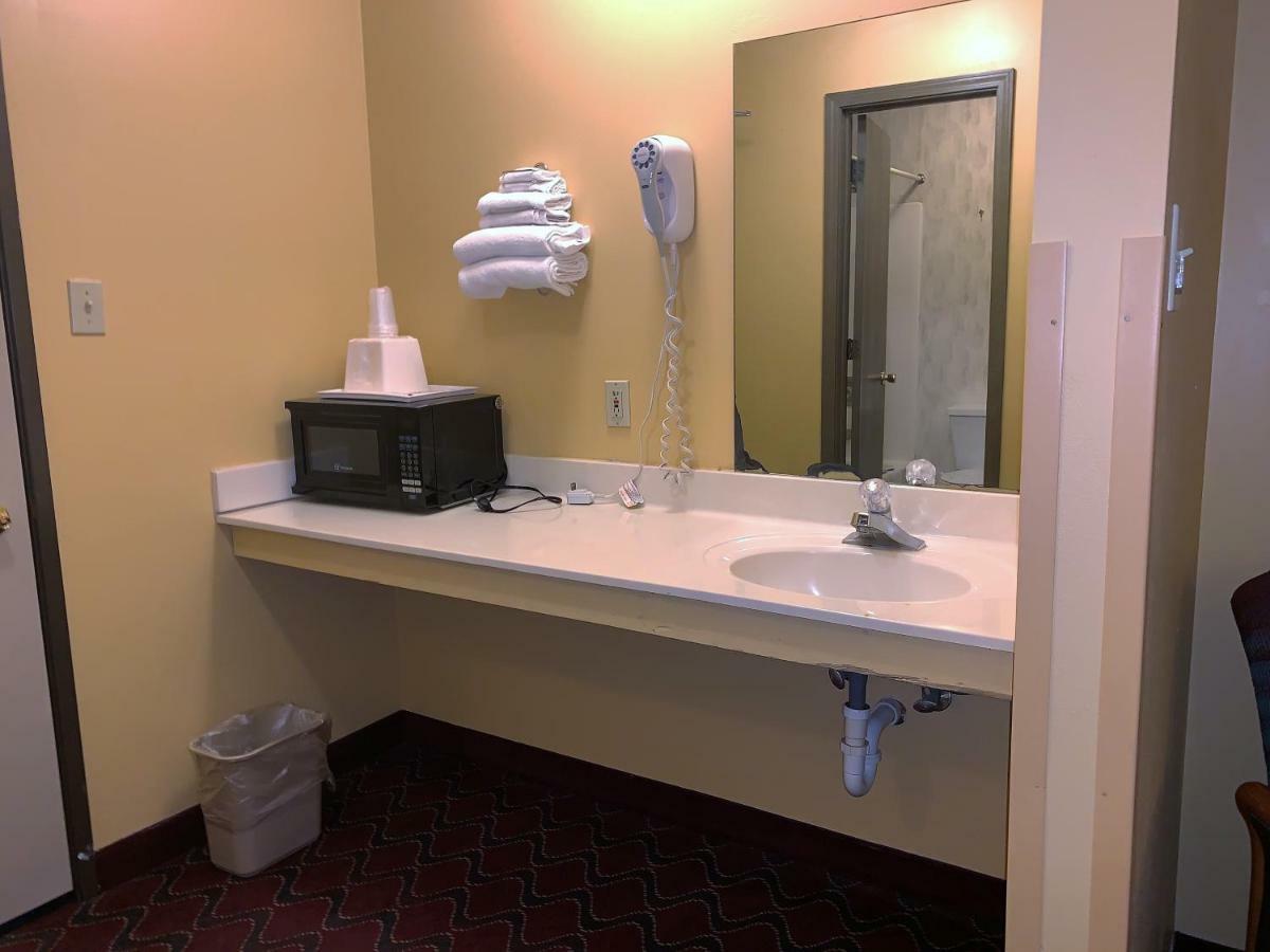 Patriot Inn Spencer Bagian luar foto